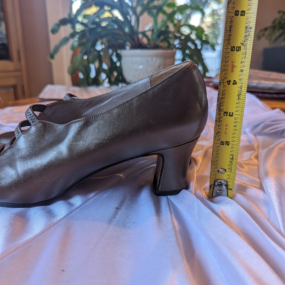 Shoes - Picture 6 of 9